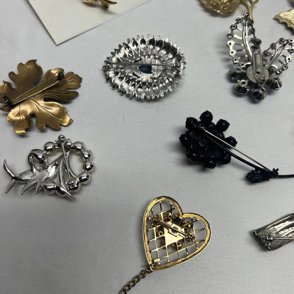 Vintage Rhinestone Brooches Lapel Pins Lot of 13 Sarah Coventry & Unmarked - Picture 7 of 12